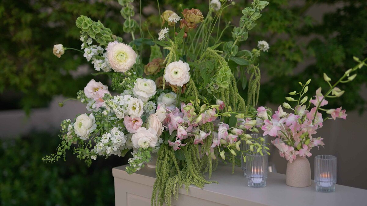 Reception-Bar-Florals-Luxury