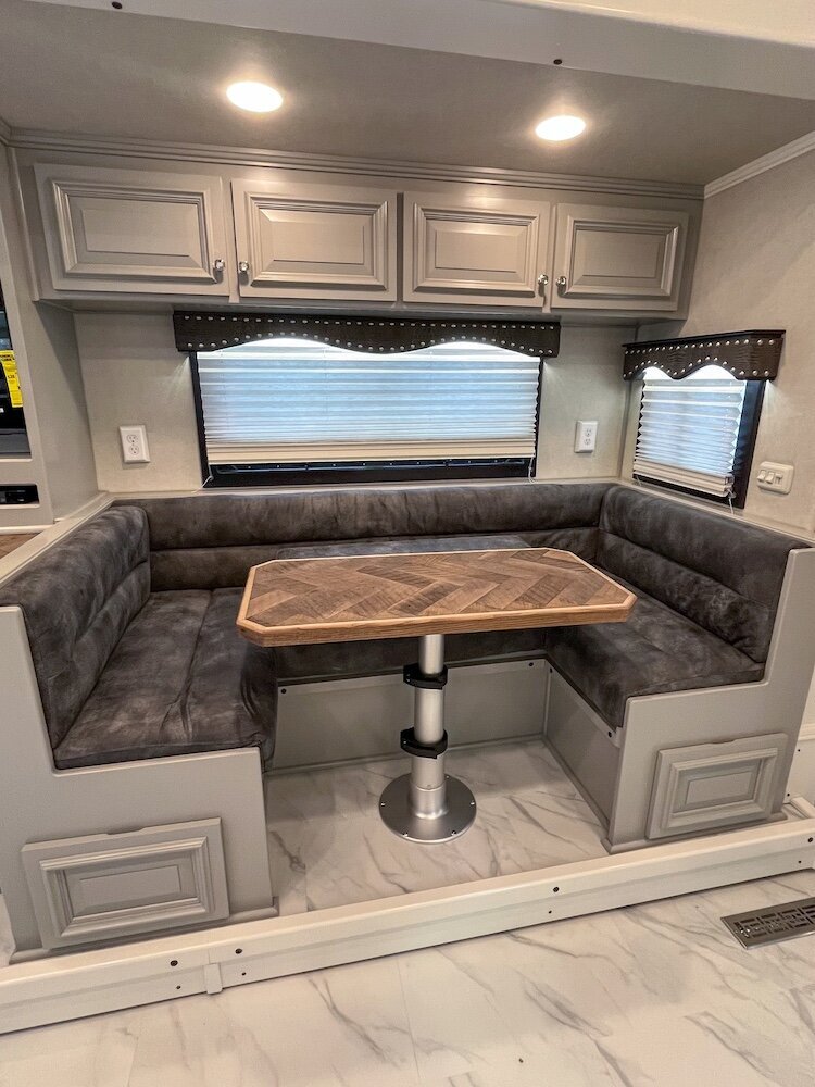 luxury-living-quarter-horse-trailers-trail-boss-conversions-living-areas-47