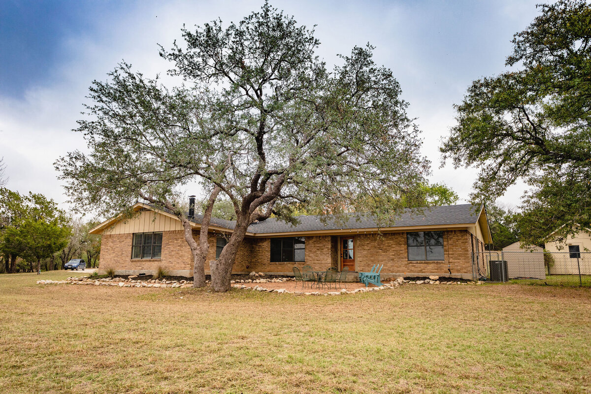 Front view of this three-bedroom, two-bathroom ranch house for 7 with incredible hiking, wildlife and views.