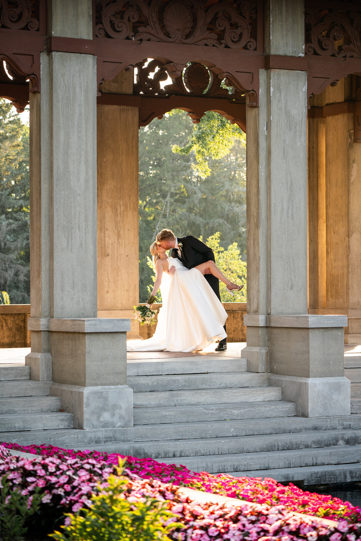 33-Editors-Favorites-Armor-house-lake-forest-wedding-100 mm