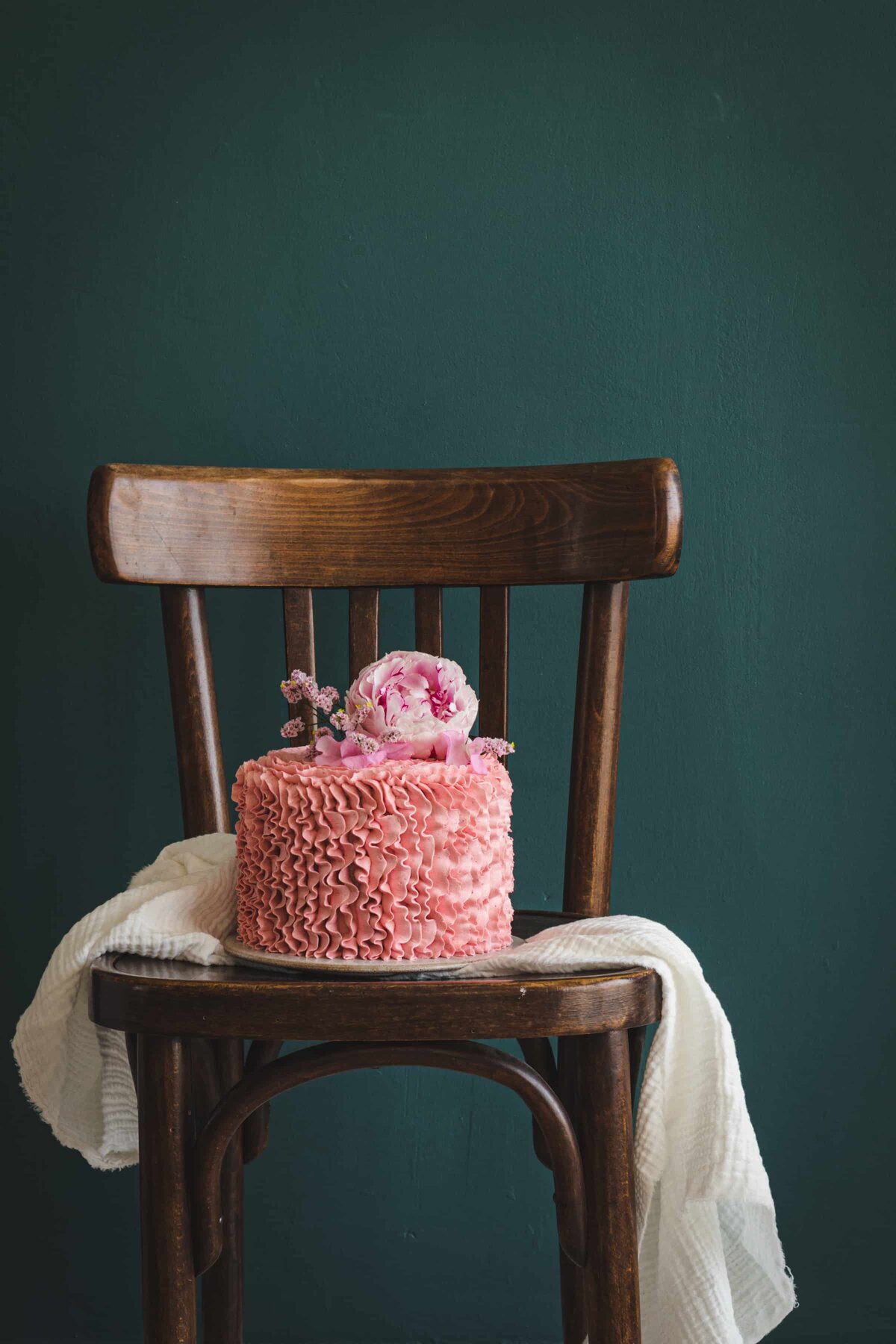 woodsphotostudio-pink-ruffle-cake