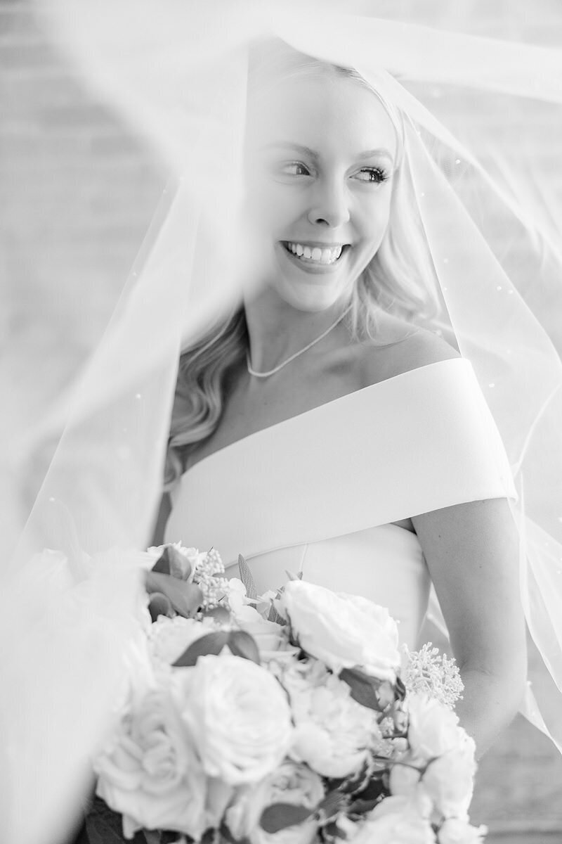 Bride Getting Ready with Mom and Bridesmaids at The Loft on 6th070