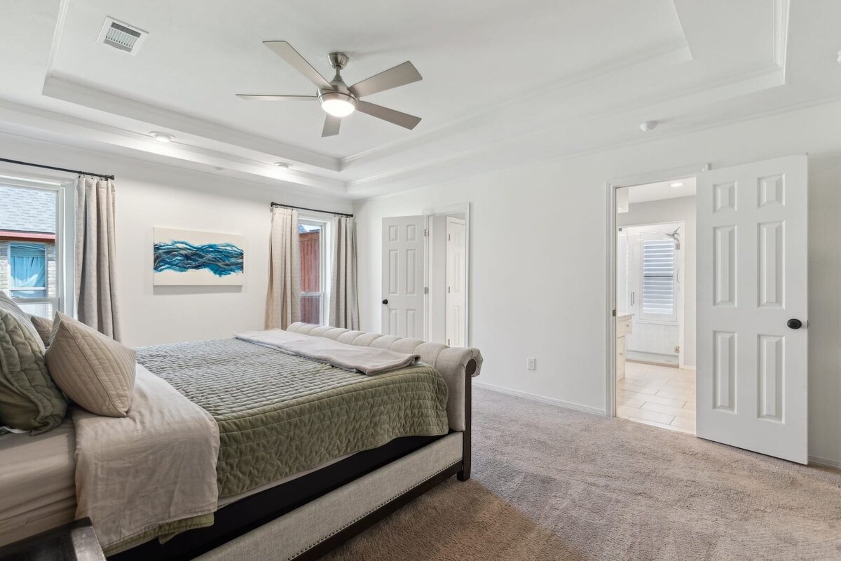 10216_shadow_way_dallas_tx_primary_bedroom_suite_-_tray_ceiling_with_natural_light_and_ensuite_entry_-_haven_realty_group