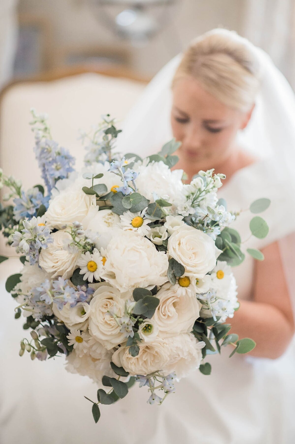 bridal-bouquet-white-roses