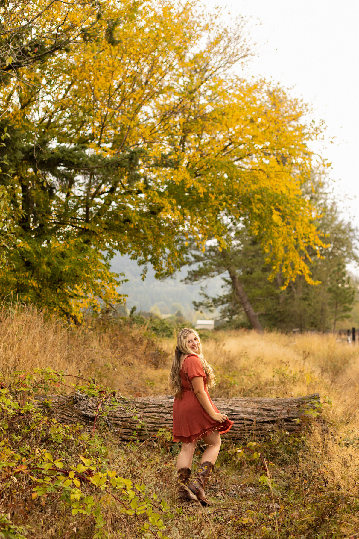 autumngoldengrassseniorgirl