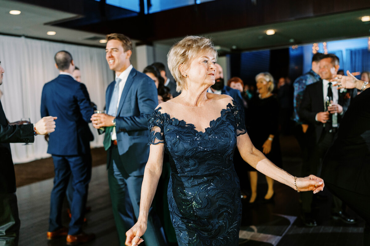 Phoenixville-Foundry-Romantic-Fall-Wedding-Photographer-Reception-Party-Photos_164