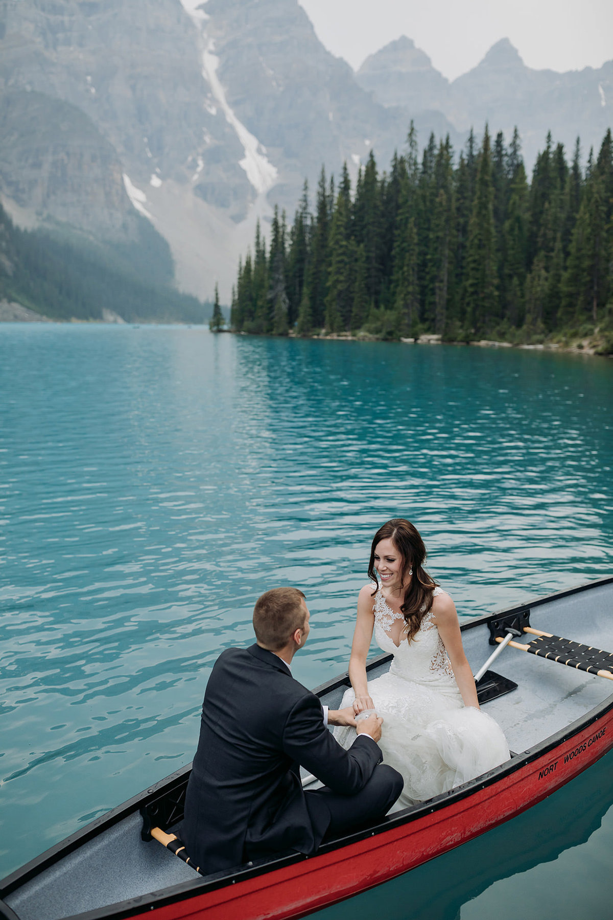 moraine lake lodge red canoe bride groom wedding portraits