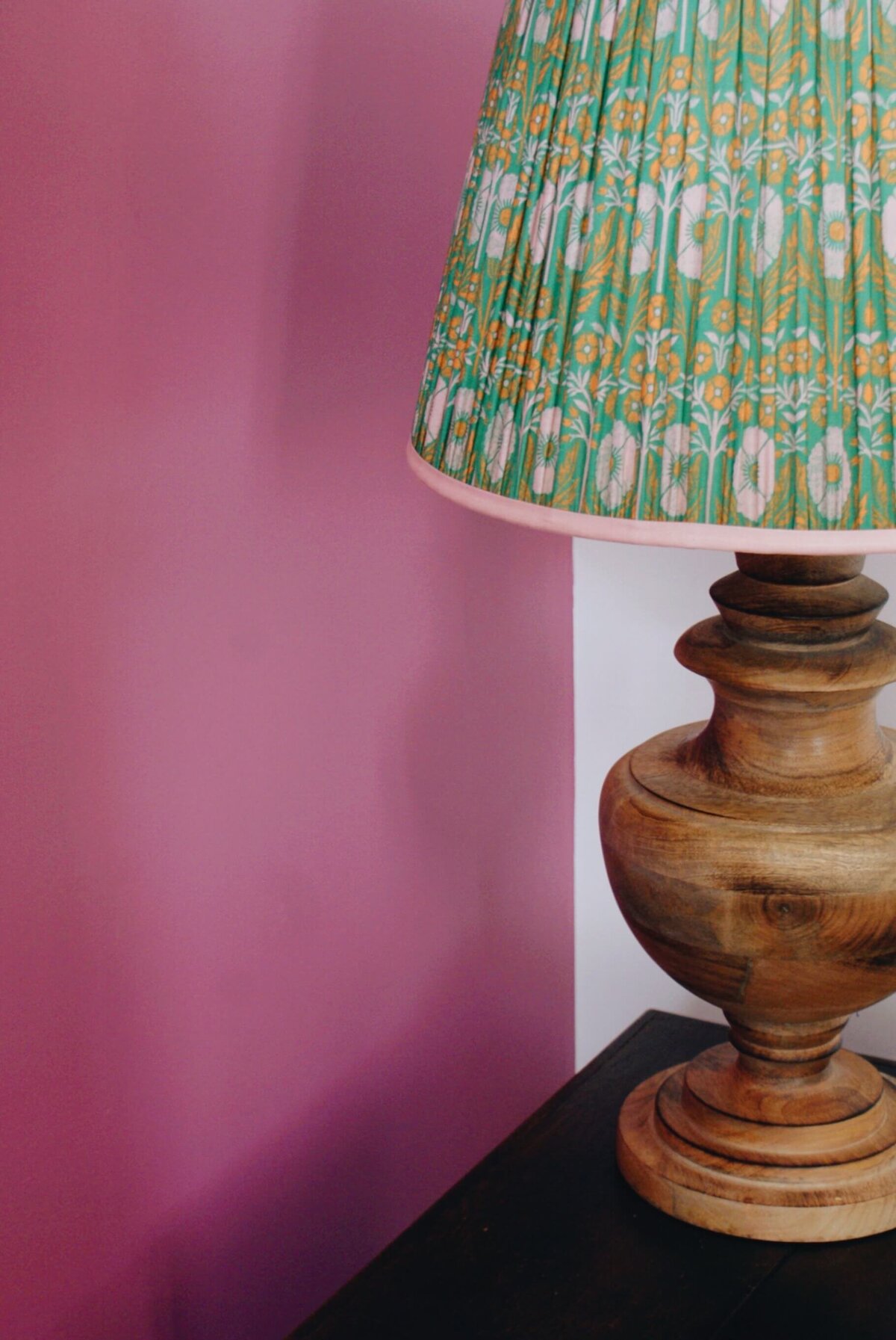 suffolk-pink-pooky-light-detail