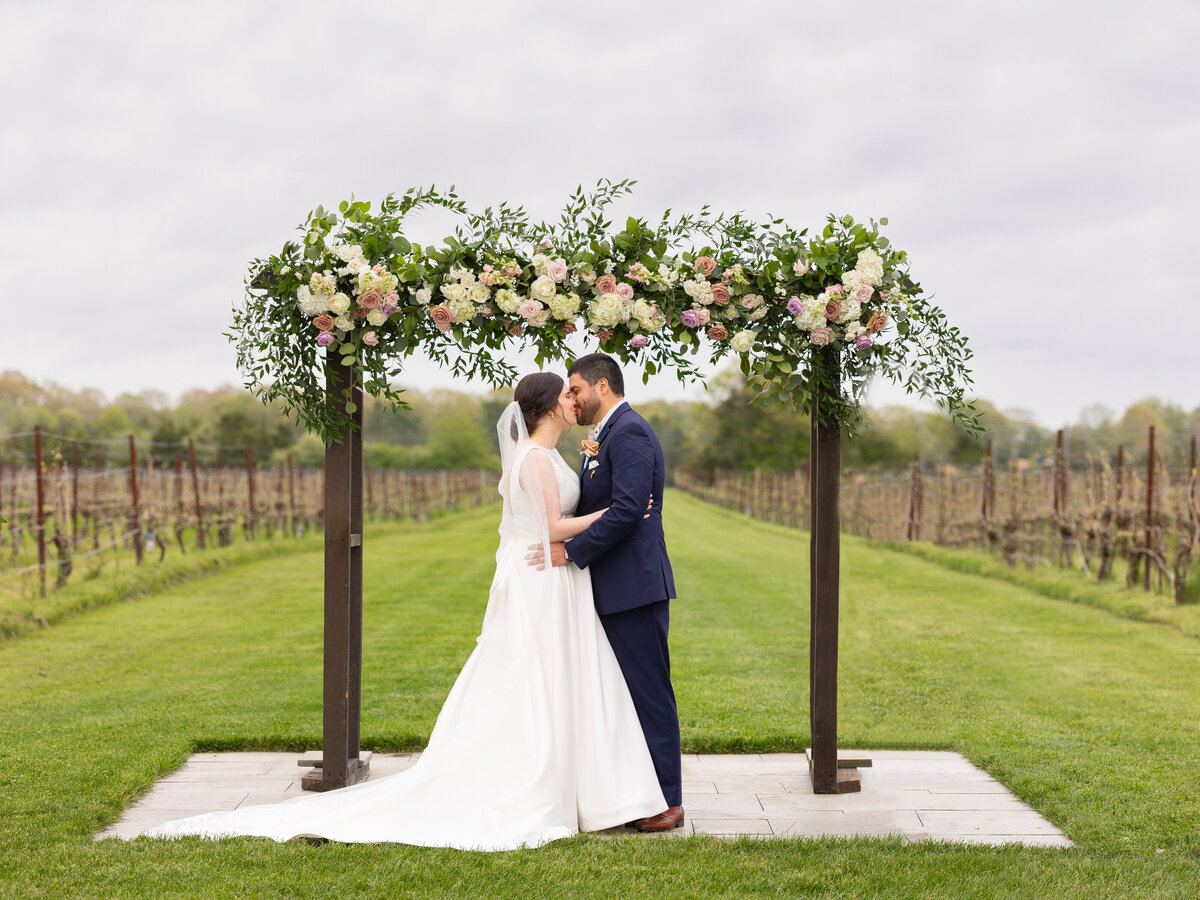 wedding-ceremony-saltwater-farm-vineyard