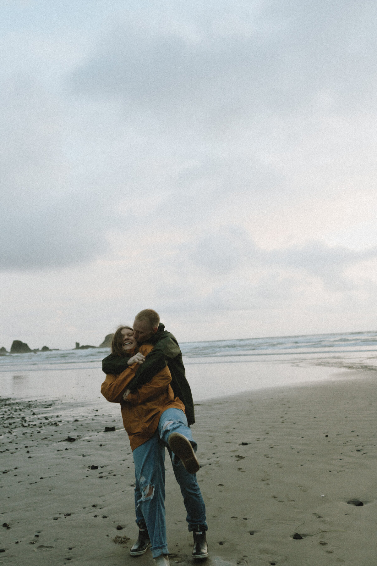 Oregon Coast Couples - lizarrietaphotography-64