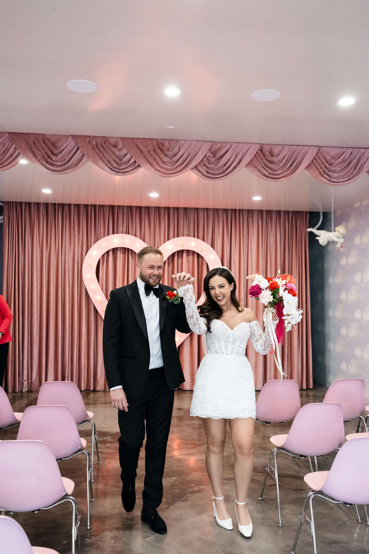 53riskyexposure_hannah-rory_las-vegas-elopement-photography