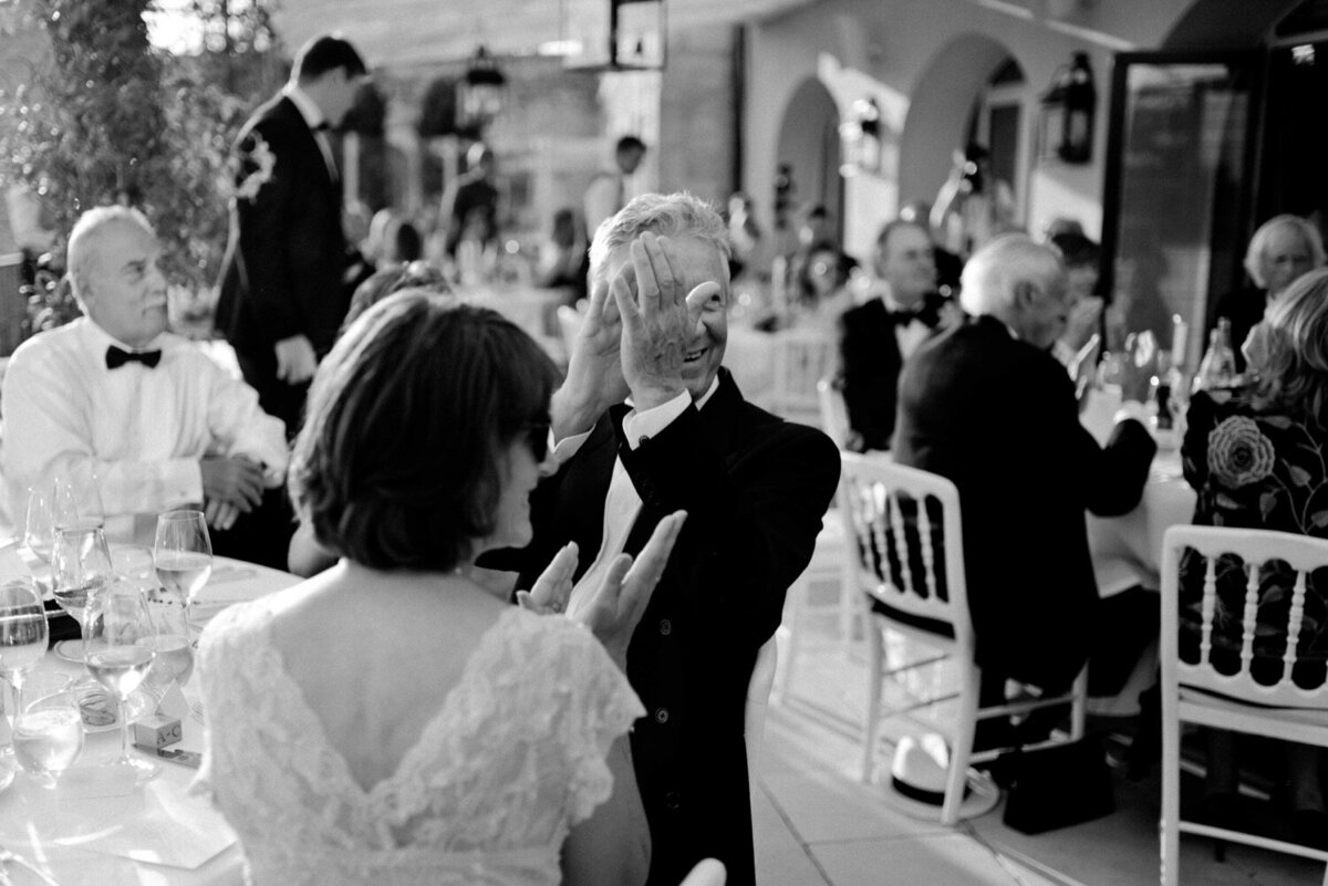 151_Provence_Luxury_Wedding_Photographer (187 von 235)_Provence Luxury Wedding Photographer. A timeless and elegant destination wedding at La Bastide de Gordes captured by luxury wedding photographer Flora and Grace.
