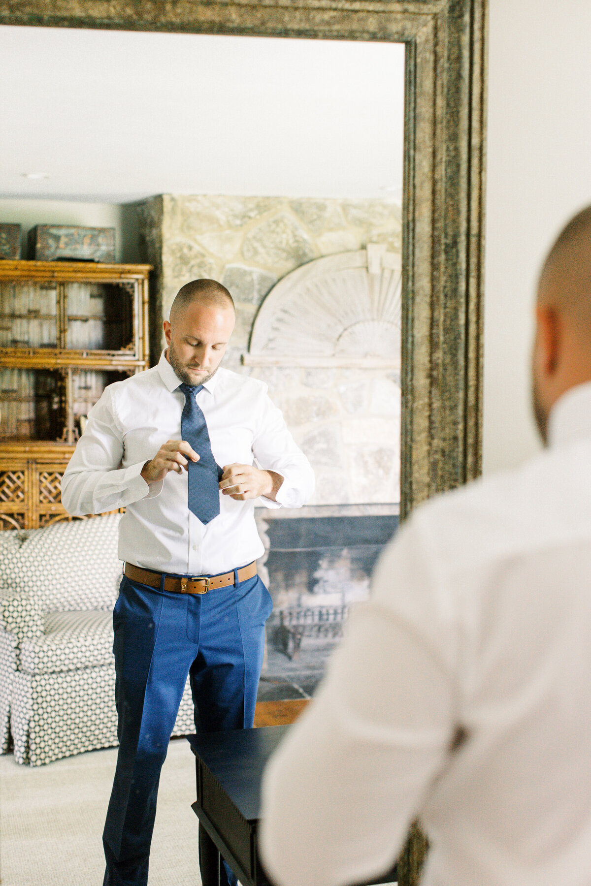 groom-getting-ready-at-lion-rock-farm-ct