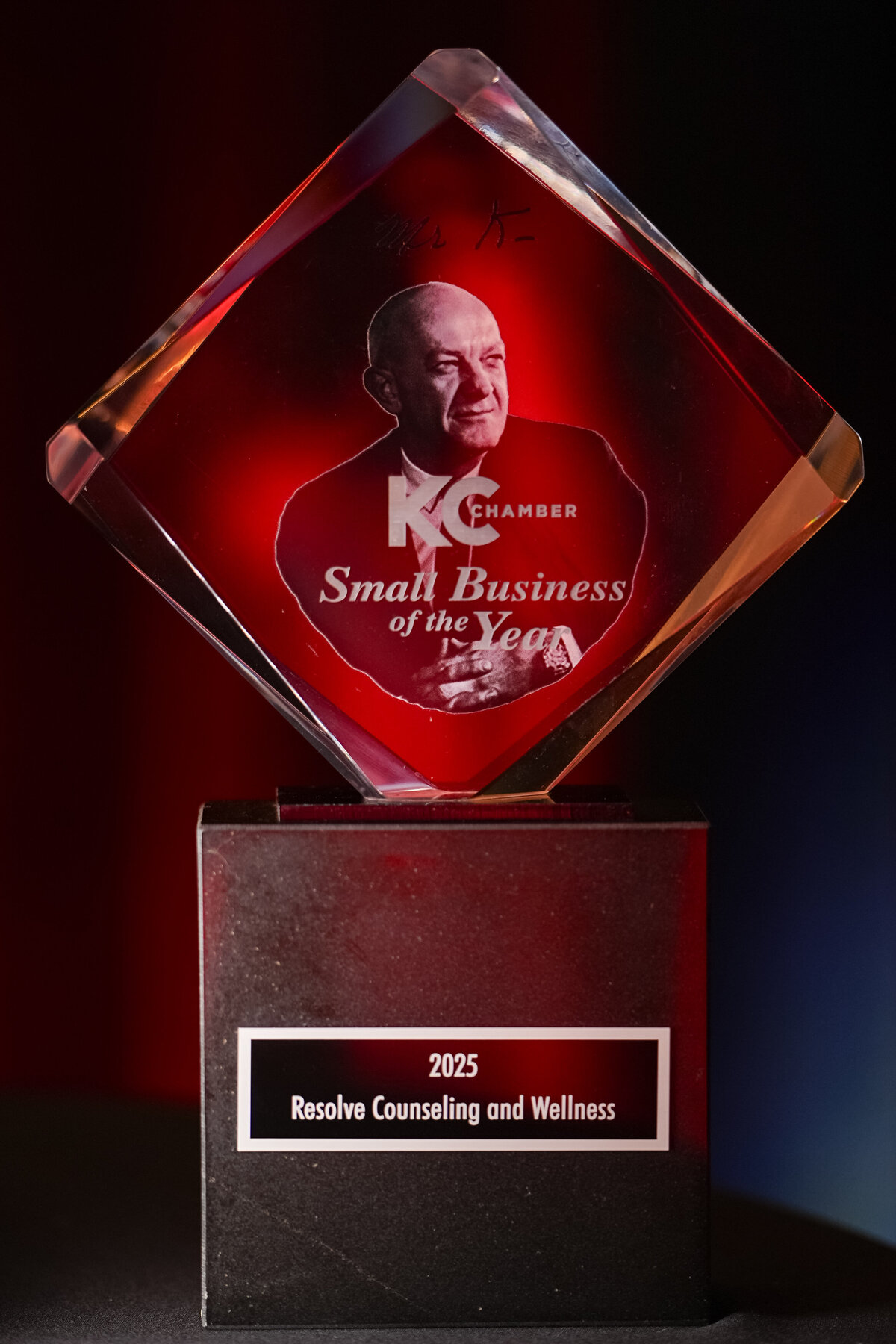 kansas-city-event-photography-0480-red-glass-award-closeup