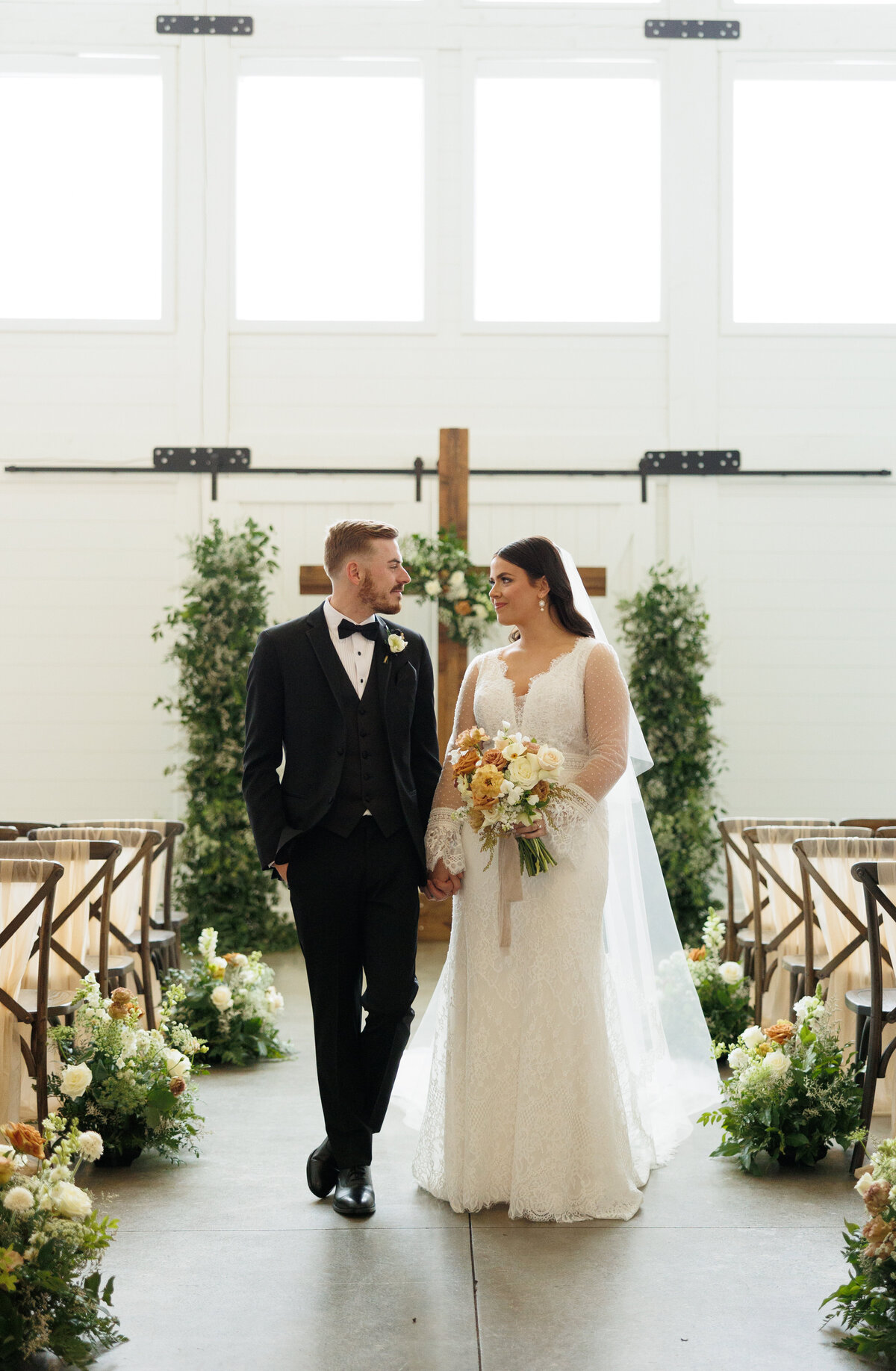 Meraki Design Wedding and Event Floral Studio Florist Wedding Flowers Full Service St. Louis Destination Luxury Floral Design Florists Designers Personal Unique Madi-Noah-Wedding-Images-By-Amber-49
