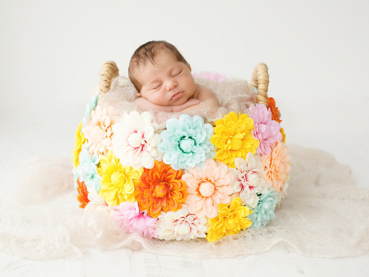 newborn in flowers283