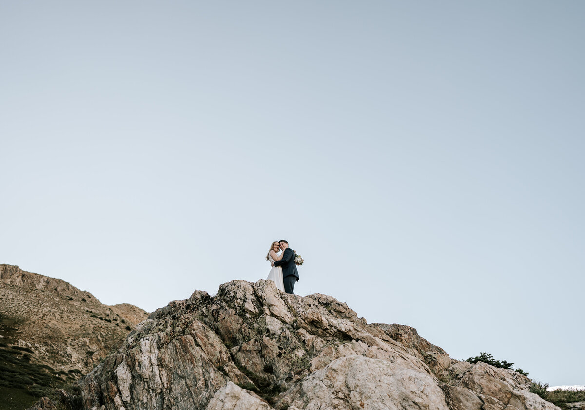 Elopement couple in Colorado