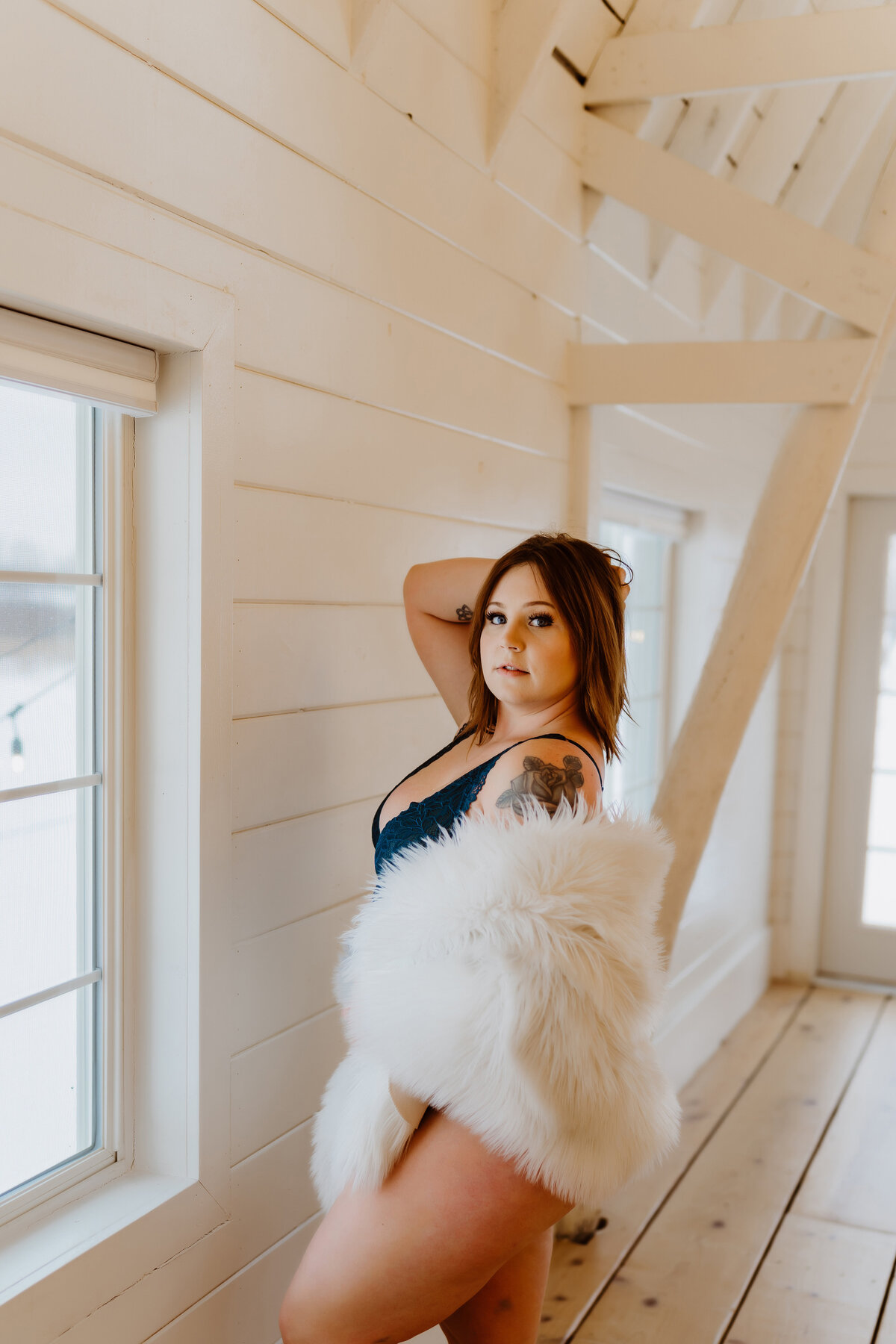 boudoir photo with woman posing with fur throw