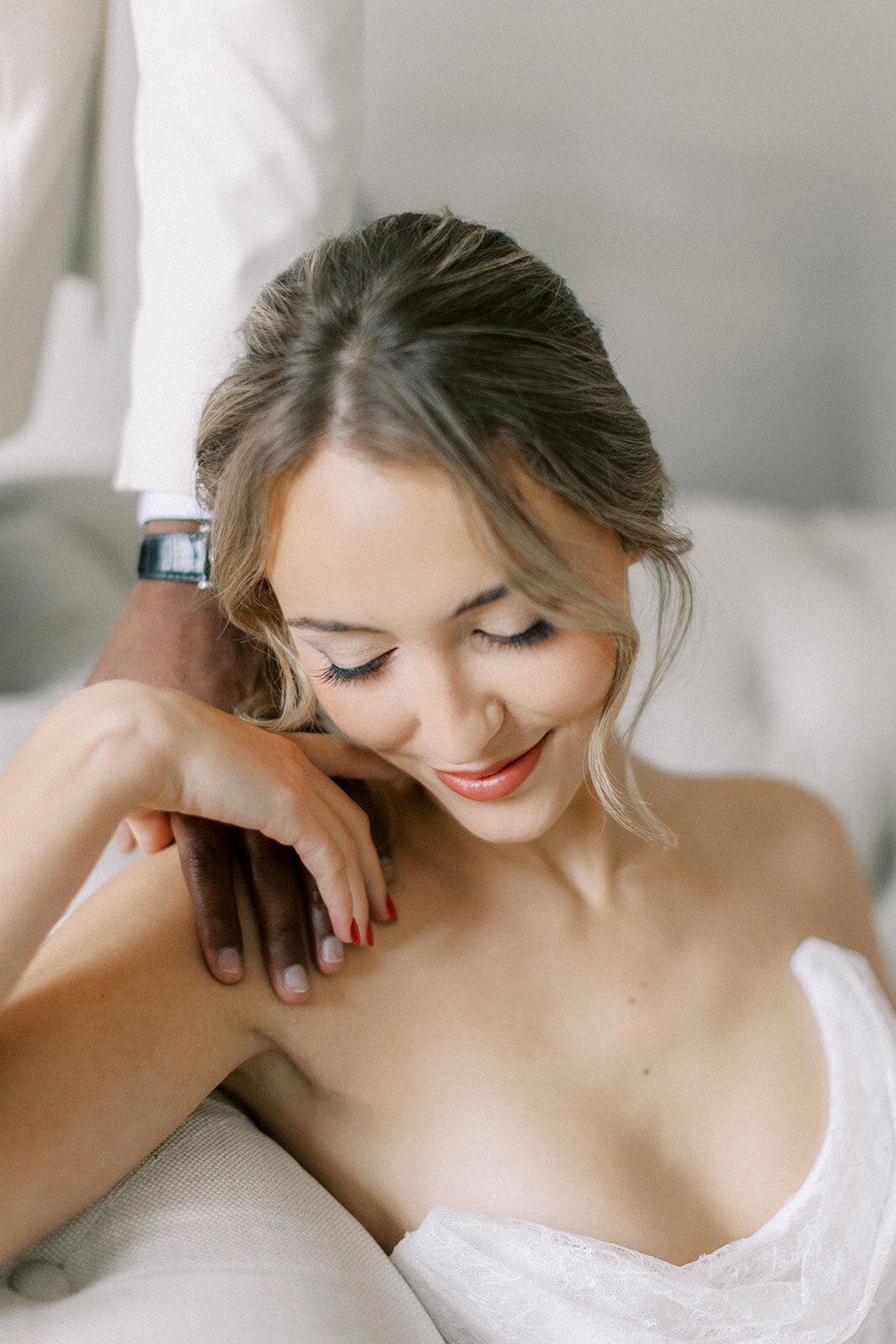 Junophoto-Manoir-Maplewood-Bold-and-Chic-wedding-couple-portraits-016