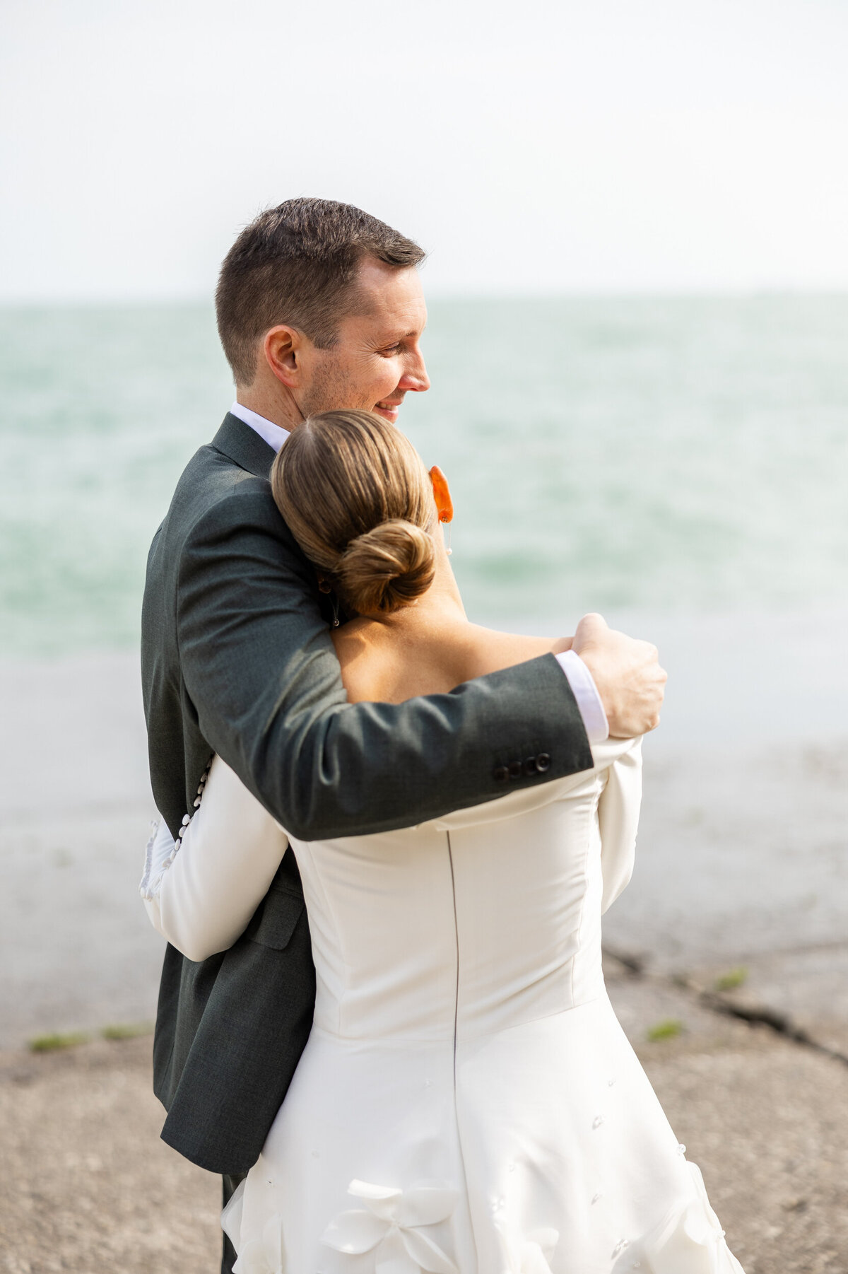 intimate-chicago-elopement-wedding-hoxton-hotel-photos-30