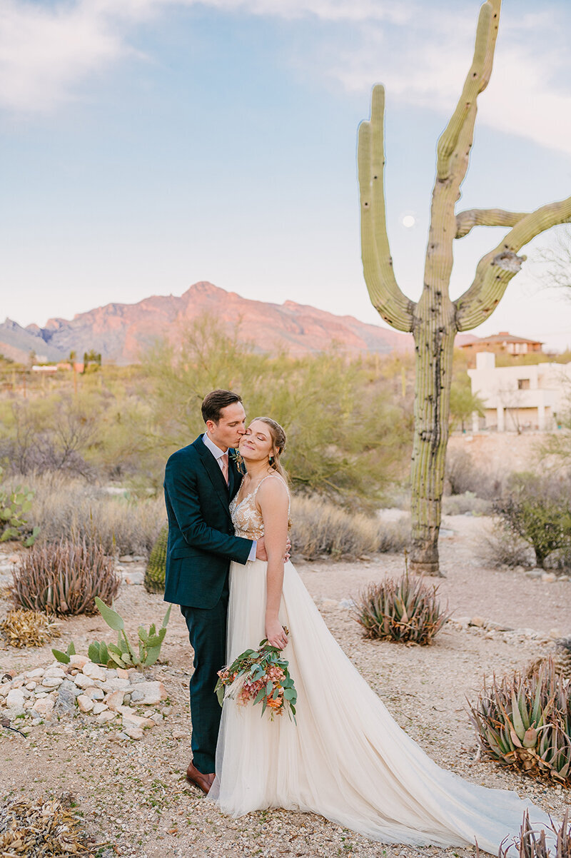 Westward Look Wedding by Tucson wedding photographer, Meredith Amadee Photography