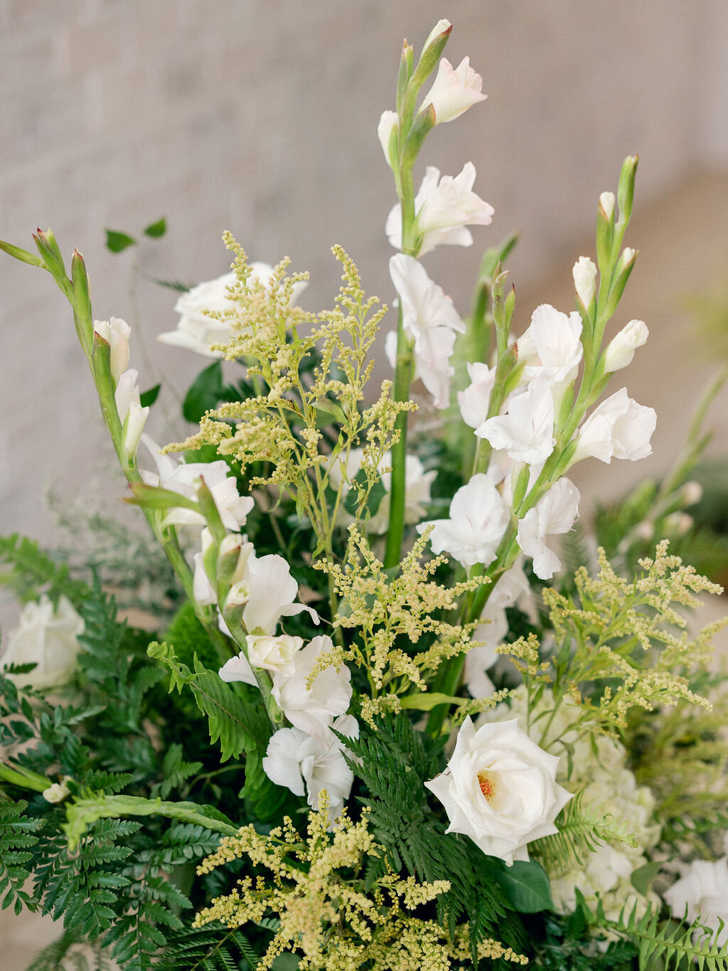 ModernBridalFashionwithGreenFlorals-AlisonBrookePhotography-40