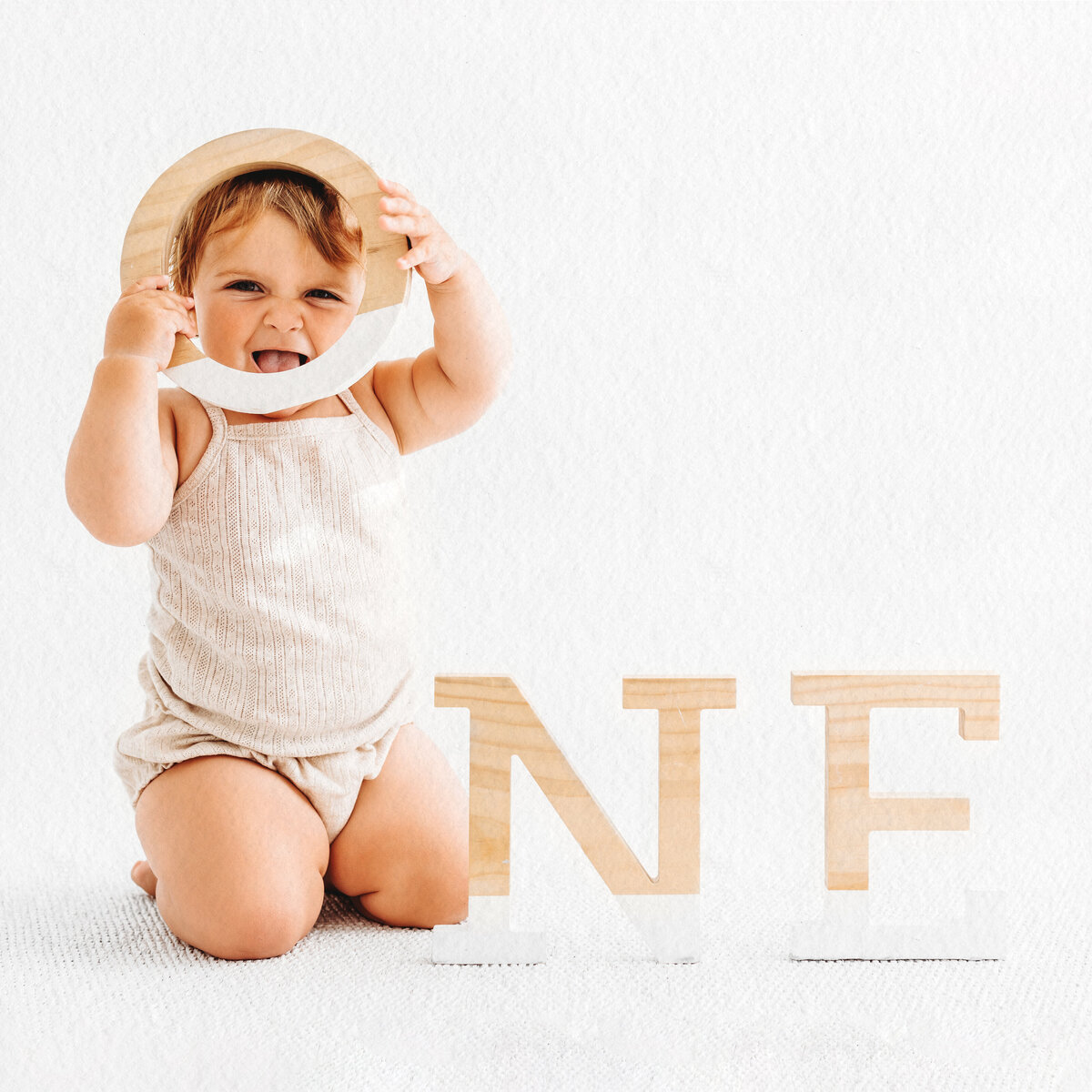 LittleWhitePhotography-Cake-Smash-24