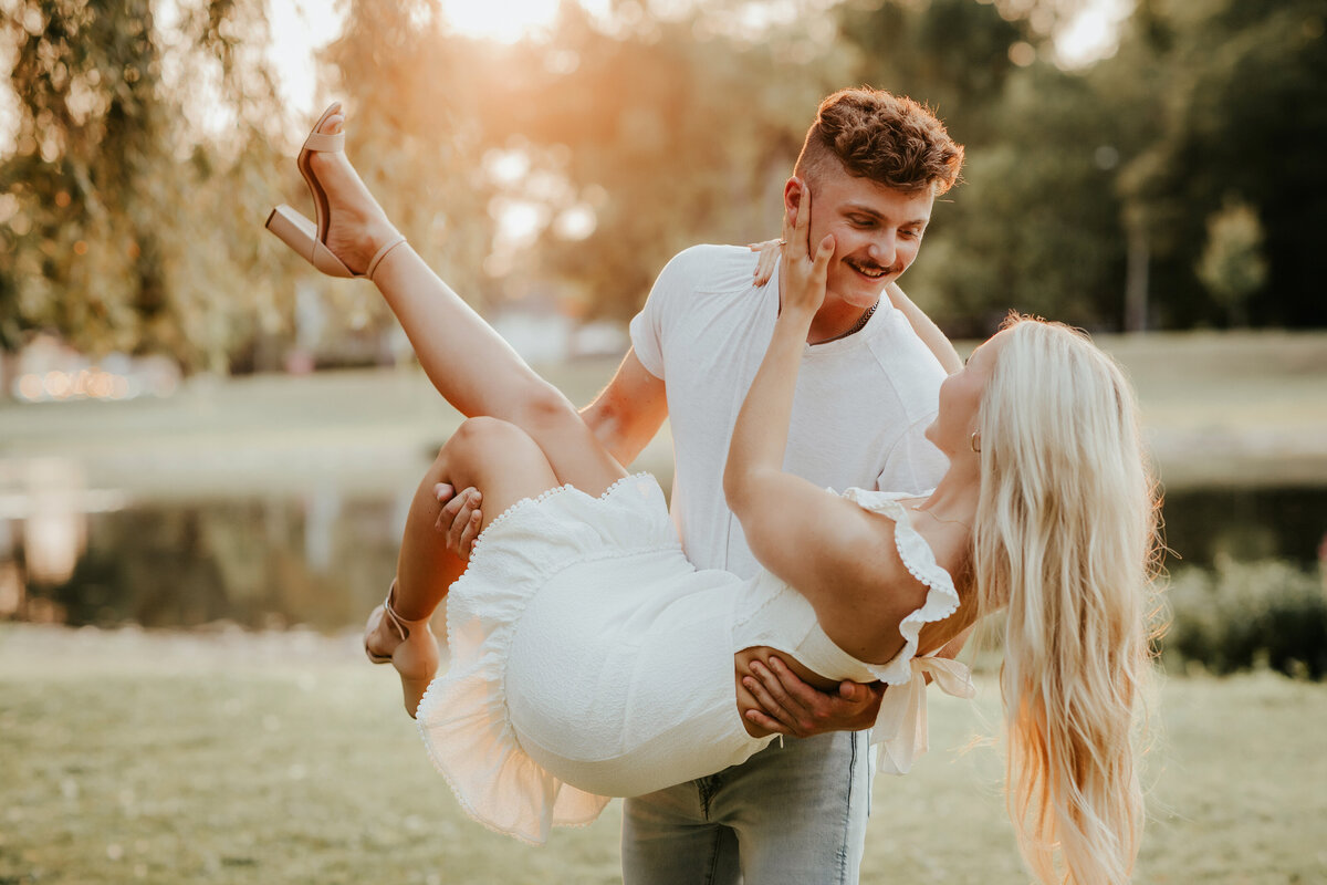 Chicago_engagement_photographer_Danielle Schury JPG