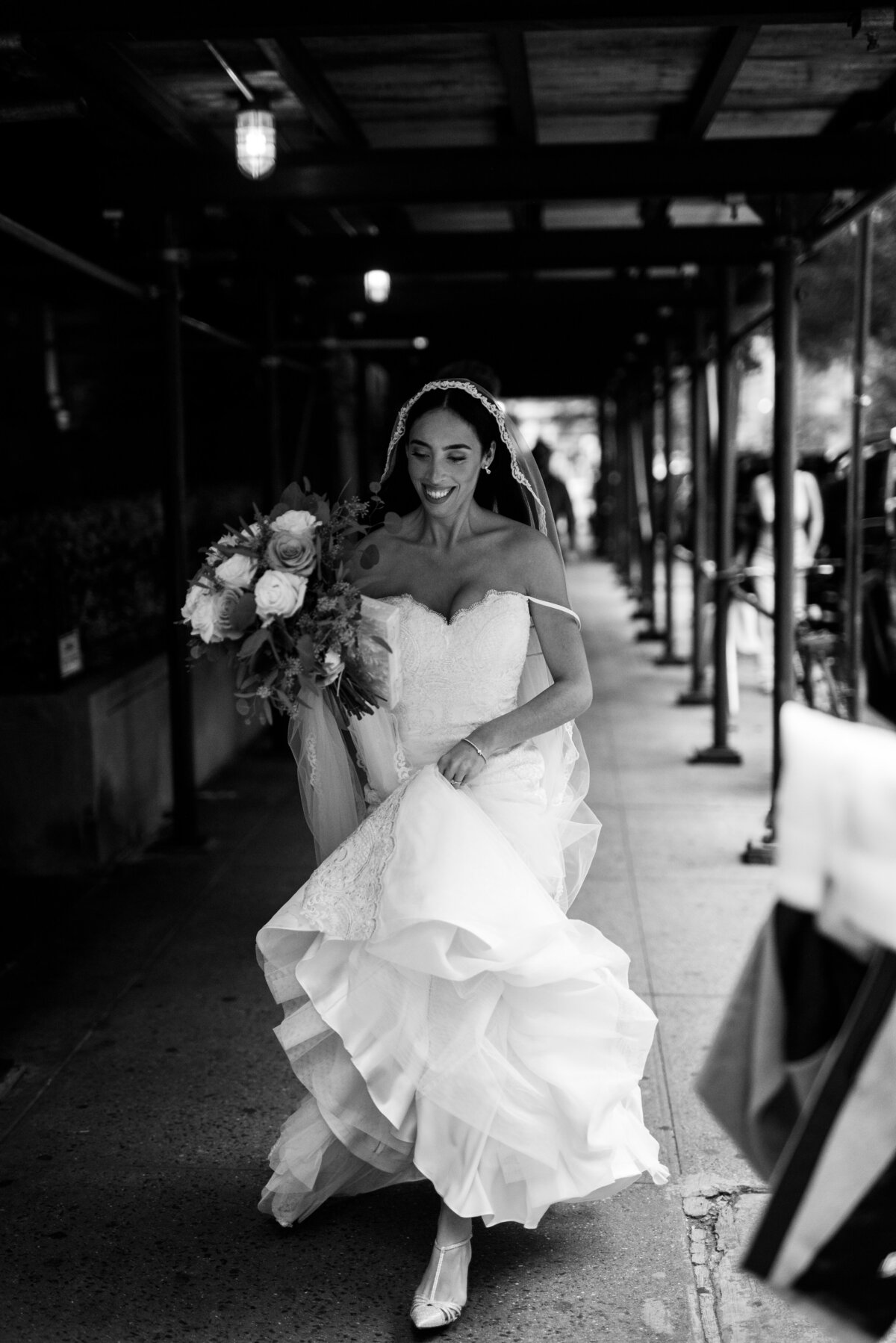 Niki Marie Photography Classic Timeless Wedding Photographer Detroit Michigan Chicago Illinois New York New Destination Travel Fine Art High End Luxury Wedding Engagement Elopement Photo Black White Elegant Traveling Travel City27