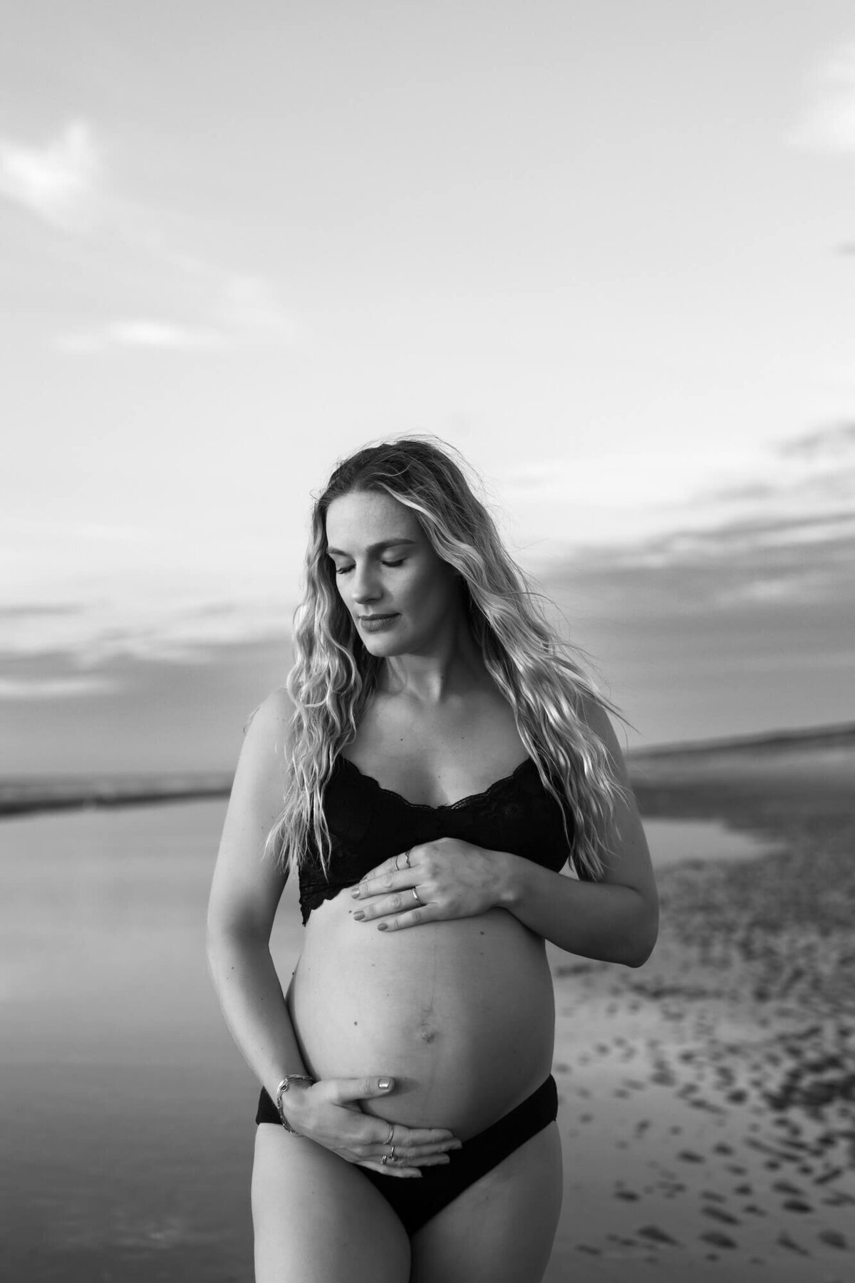 Zwangerschapsshoot op het strand van Wassenaar