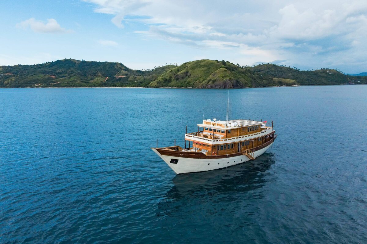 Luxury Yacht Charter Indonesia Mischief DJI_0148