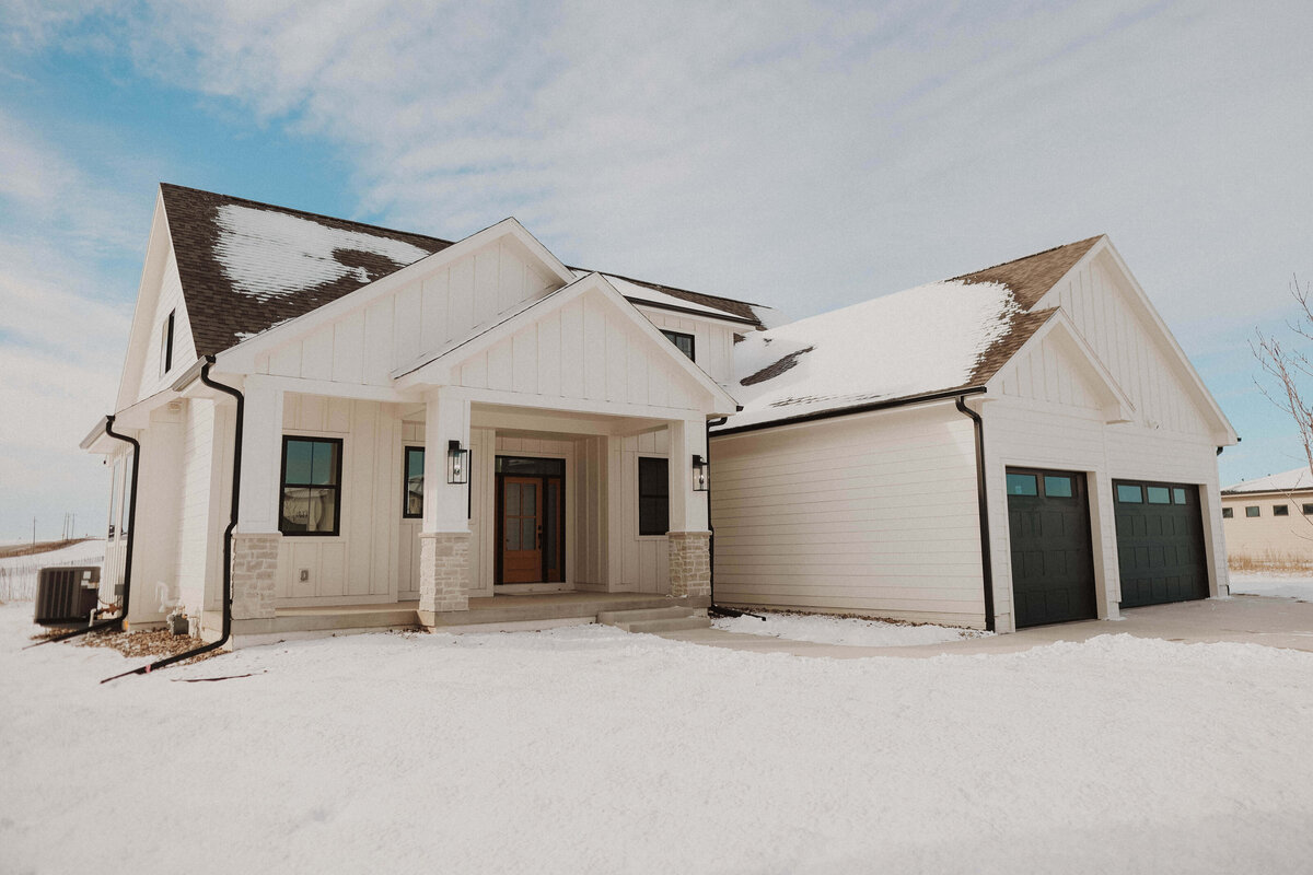 2802-Exterior-Grimes-Central-Iowa-Custom-Home-JRL-Builders-3F1A0296