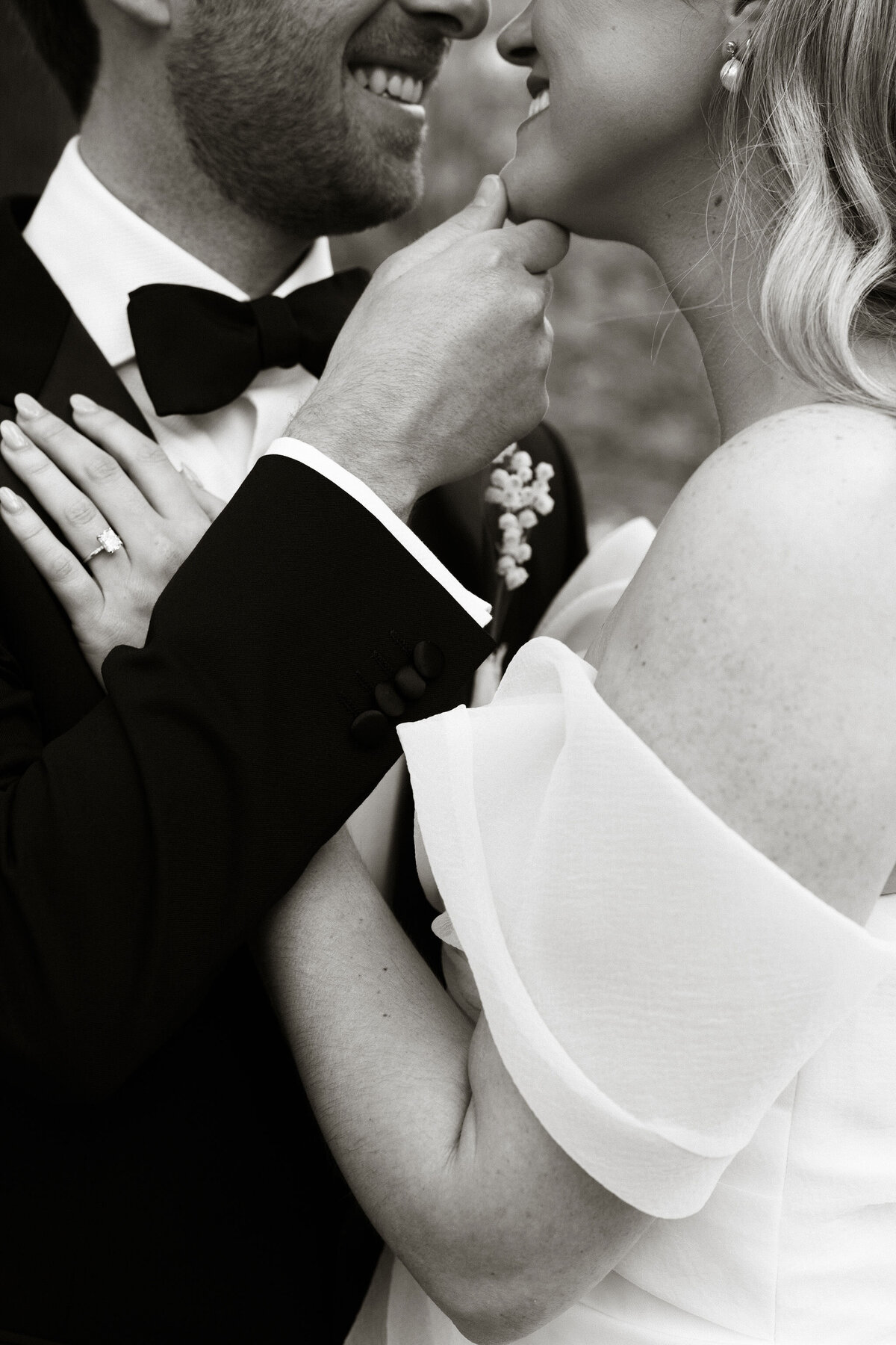 25-bride-groom-kiss