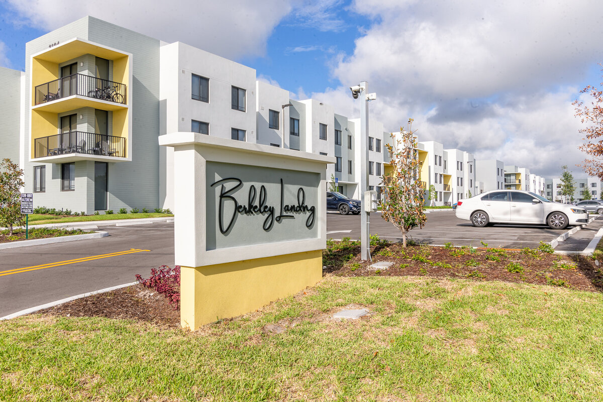 062524BERKELYPALMBEACH-40