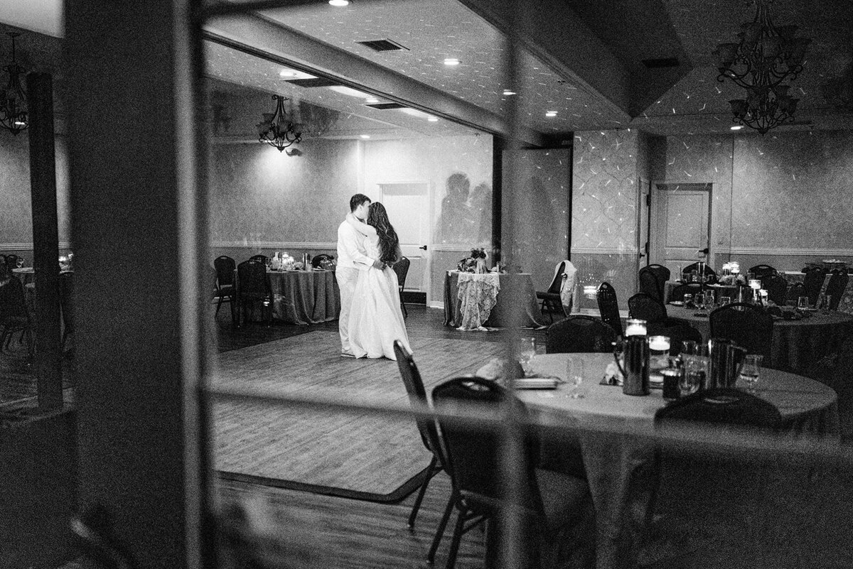 savanna-britton-wine-country-inn-palisade-wedding_3654bw_websize