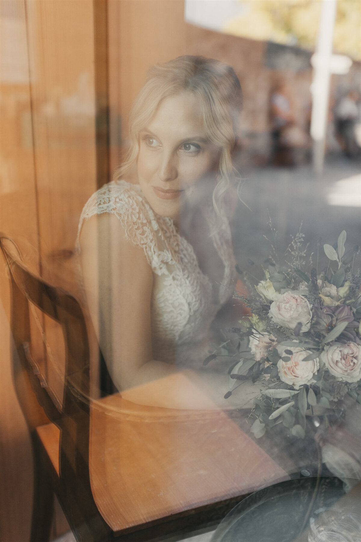 Sarah Schöb_Makeup_Artist_Schweiz_Styling_Ostschweiz_Hochzeitsmakeup_Hochzeitsfrisur_Mobile_Visagistin_modernes_Styling14_2048px