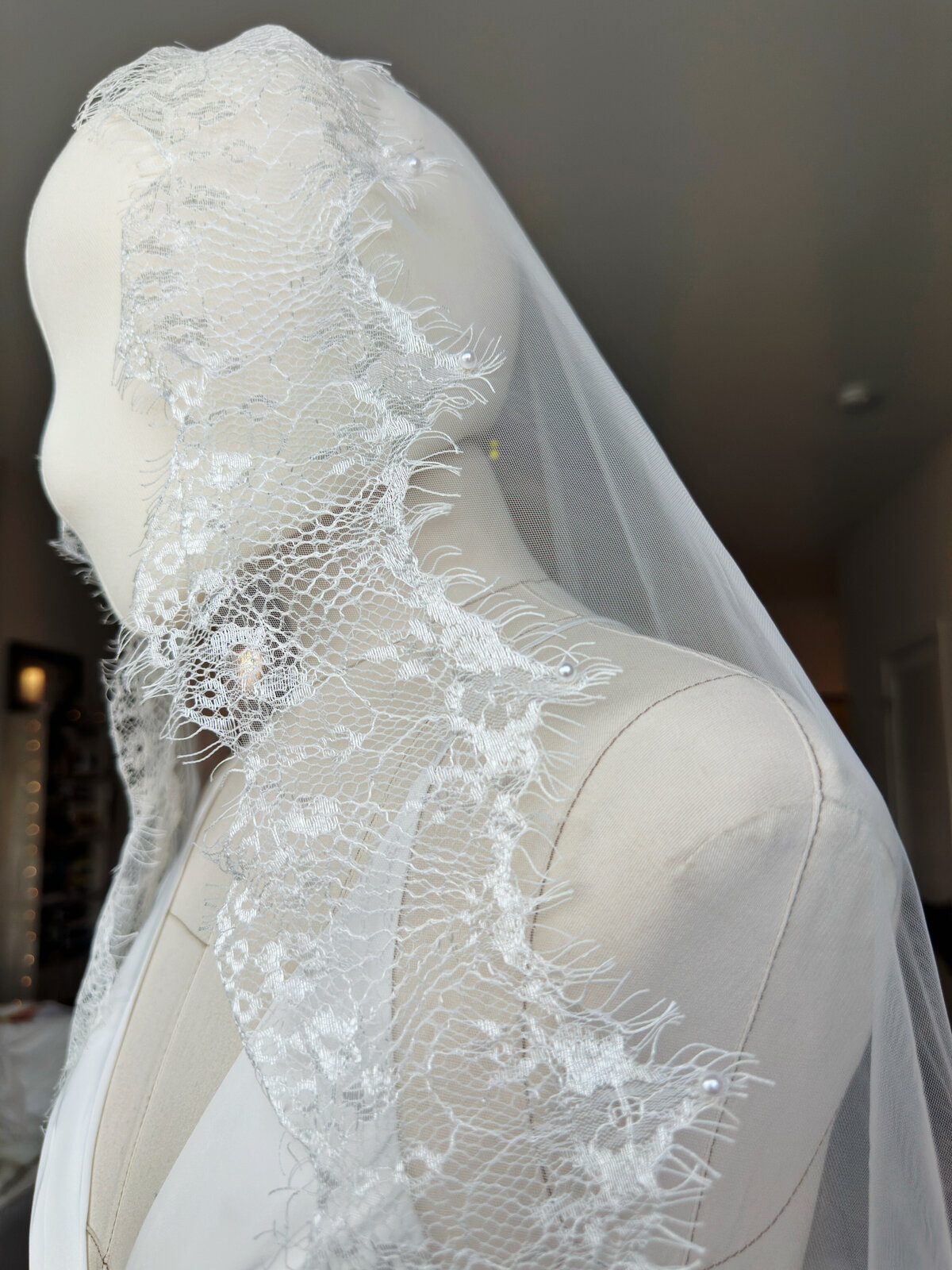 Romantic mantilla bridal veil handmade with delicate Chantilly lace
