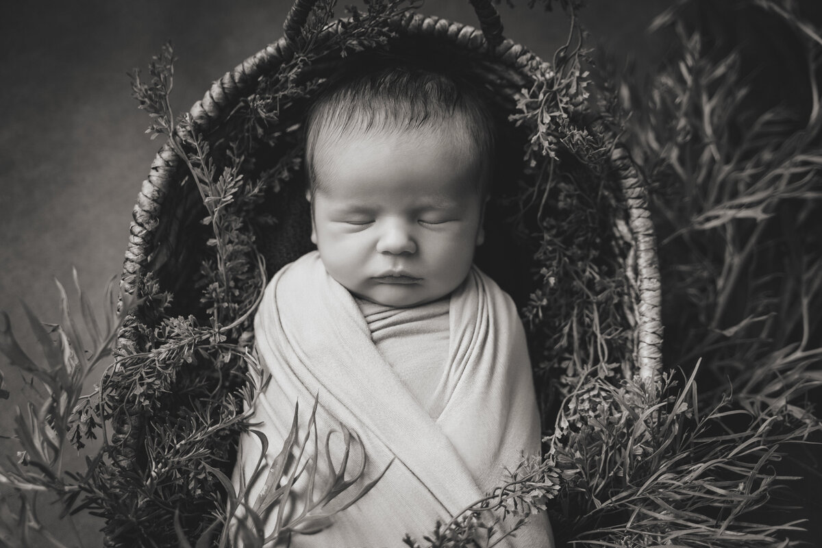 AnnaMunandarPhotography-KristenLovin-Matthew-6838srgb-evsrgb-bw3000px