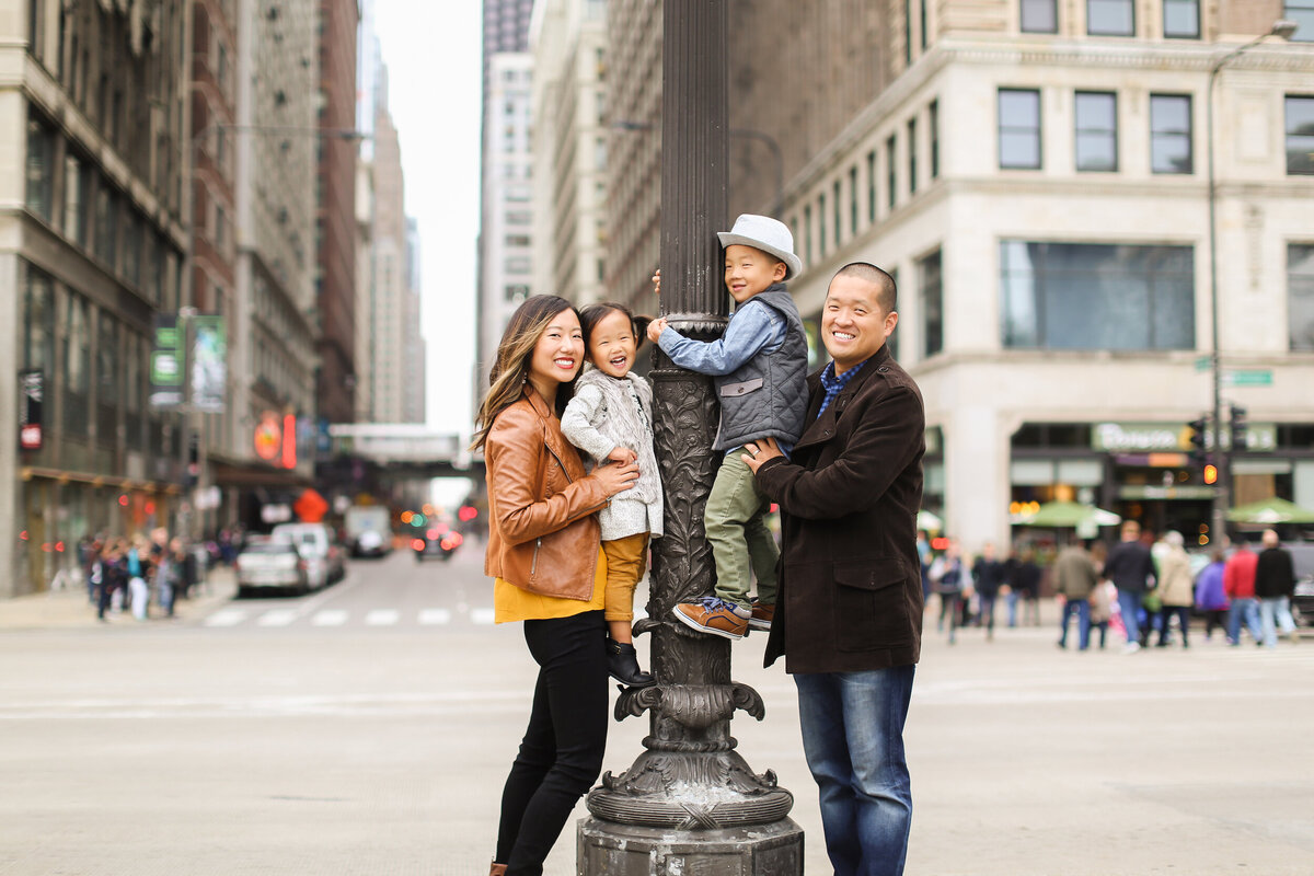 chicago-lifestyle-family-photographer-asian-family-downtown-michigan-avenue