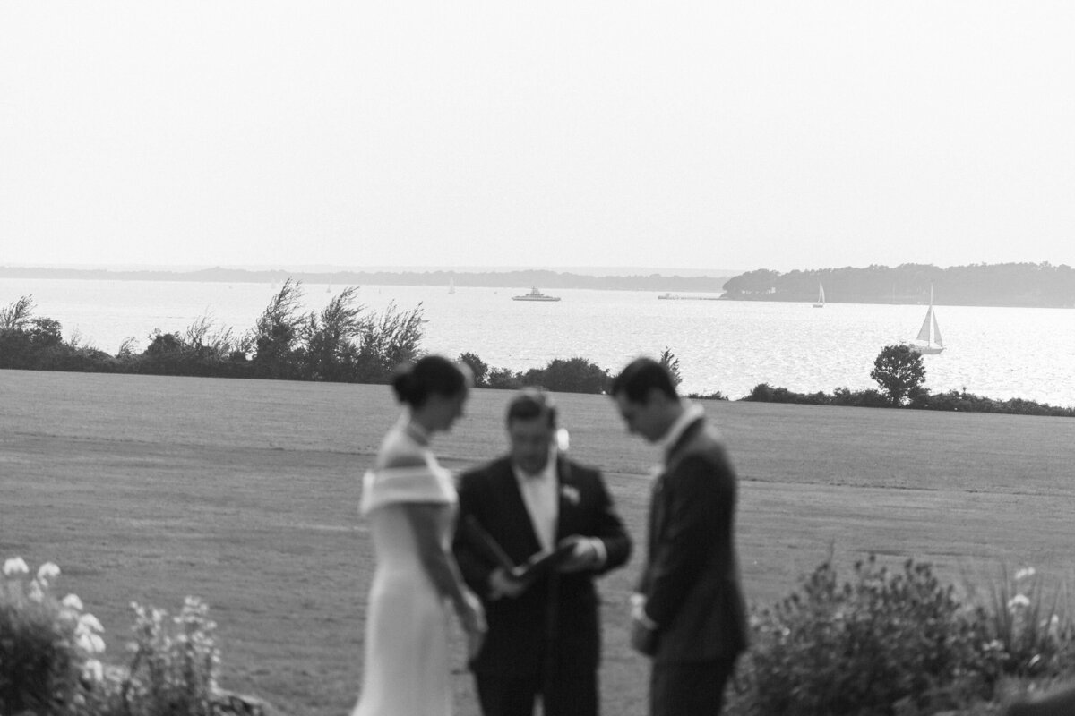 Caitlin-Chris-Blithewold-Mansion-Wedding-25