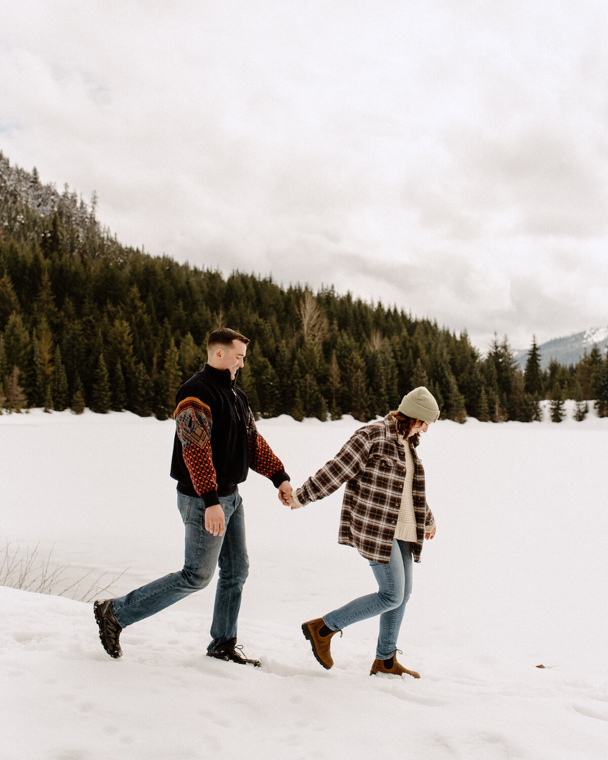 gold_creek_pond_snoqualmie_pass_winter_engagement_session_1