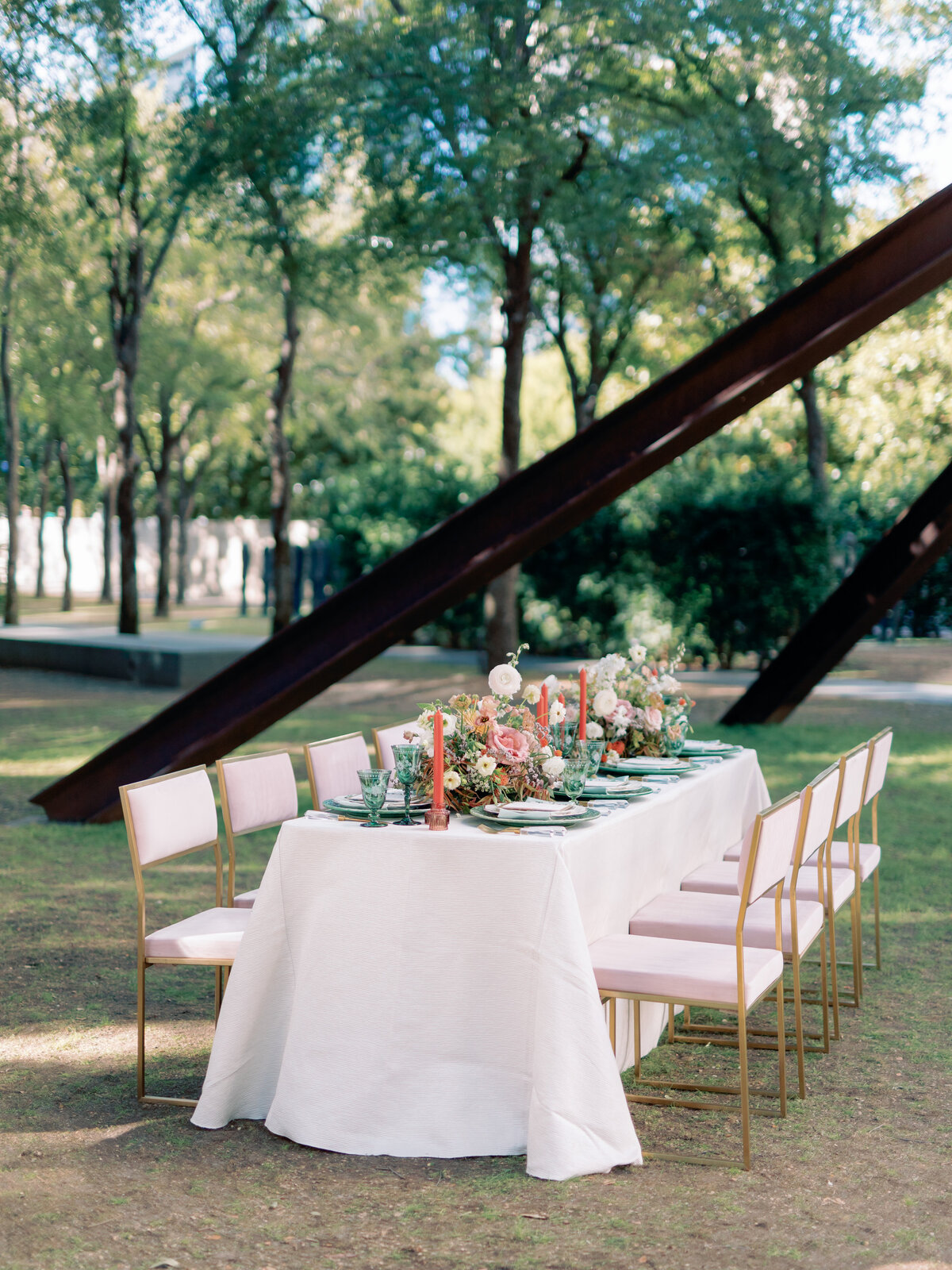 Nasher-Sculpture-Center-Dallas-Texas-DFW-TX-Weddings-Events-Outdoor-Garden-Party-Whimsical-Modern-Art-Museum-Romantic-Fall-Transition-Colors-Spring-Pink-Green-Linear-Ruffles-Turn-The-Paige-Events-Kelsey-LaNae-Photography-0129