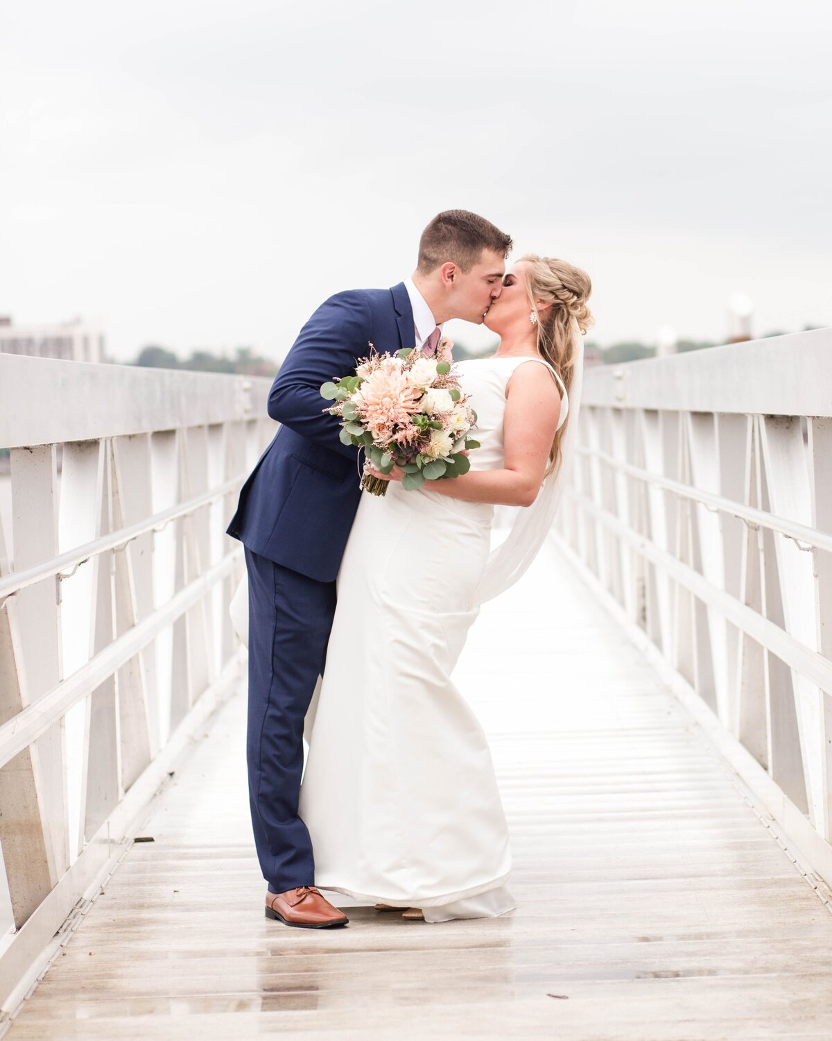 bright and airy wedding photographer in illionis
