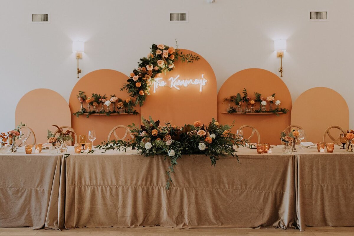 Wedding-Reception-Head-Table-With-Neon-Sign