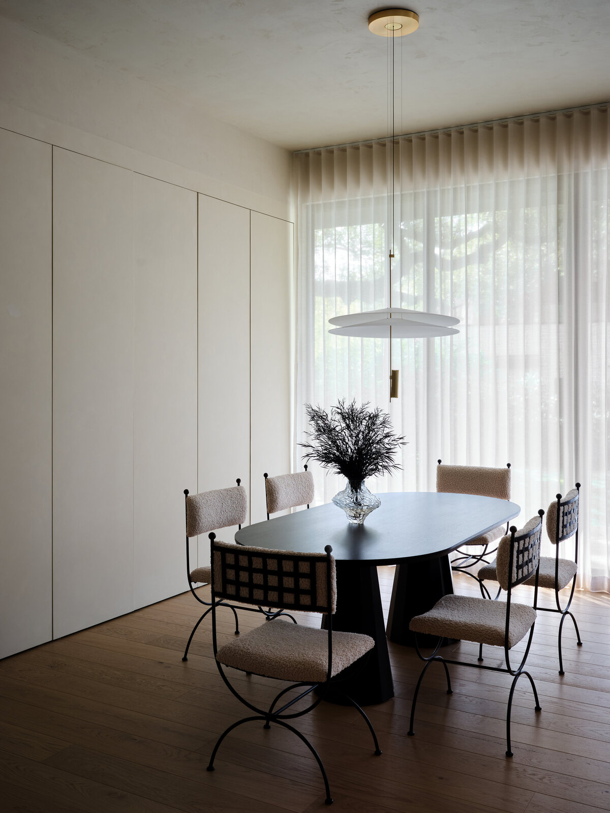 dining-room-modern-plaster-flamingo-pendant-vintage-chairs-black-table-linen-drapery-austin-home-dwell-belgian-modern-house-franc