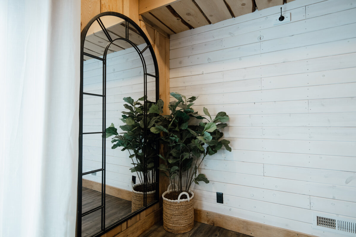Bear-Ridge-Destination-barndo-suites-rosie-photo-video-104