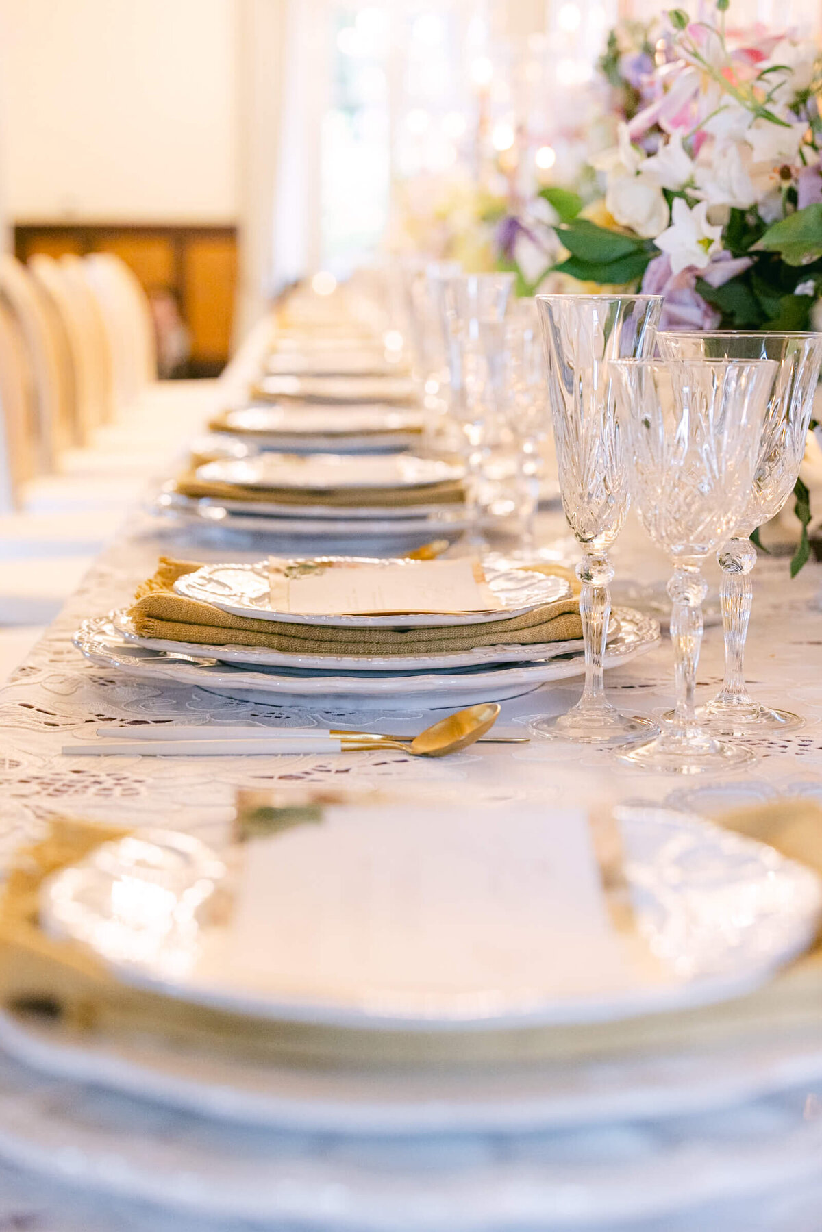 A wedding day photo of the reception cable covered in linens and candles at the wedding venue Villa Aura del Lago on Lake Como in Italy