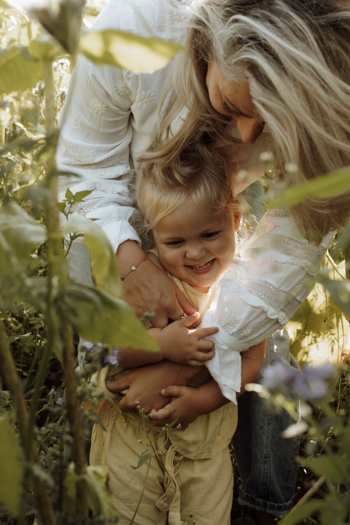 motherhood fotografie limburg, motherhood shoot limburg, motherhood shoot haelen, motherhood shoot roermond, motherhood shoot leudal, motherhood fotografie, motherhood shoot limburg, motherhood shoot brabant, moeder en kind fotografie limburg, moeder en kind fotografie, 