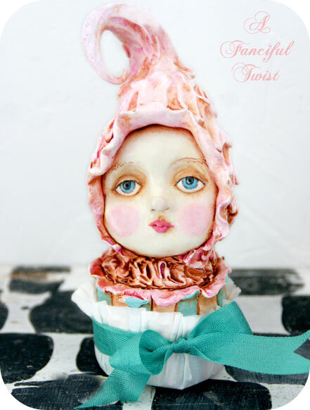 almond-berry-macaron