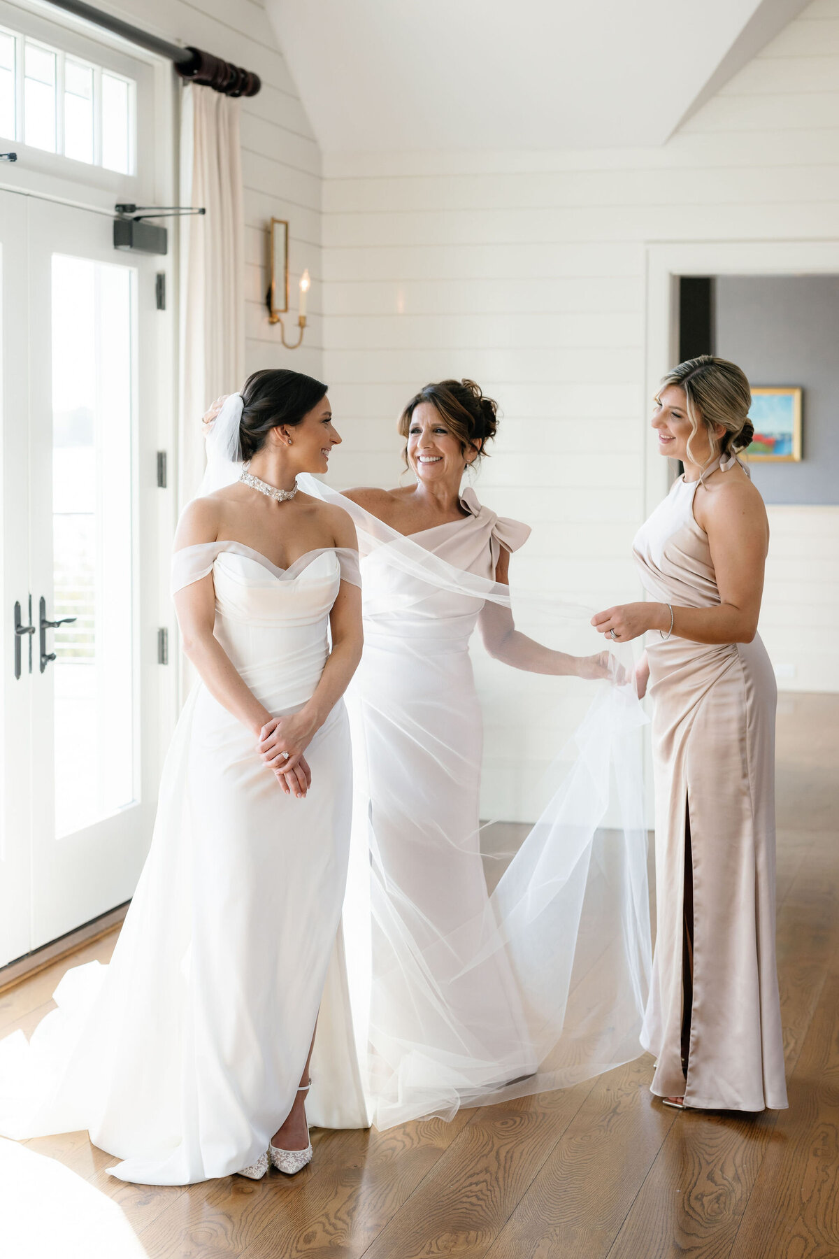 Bridal Party Photos by Lisa Blanche Photography